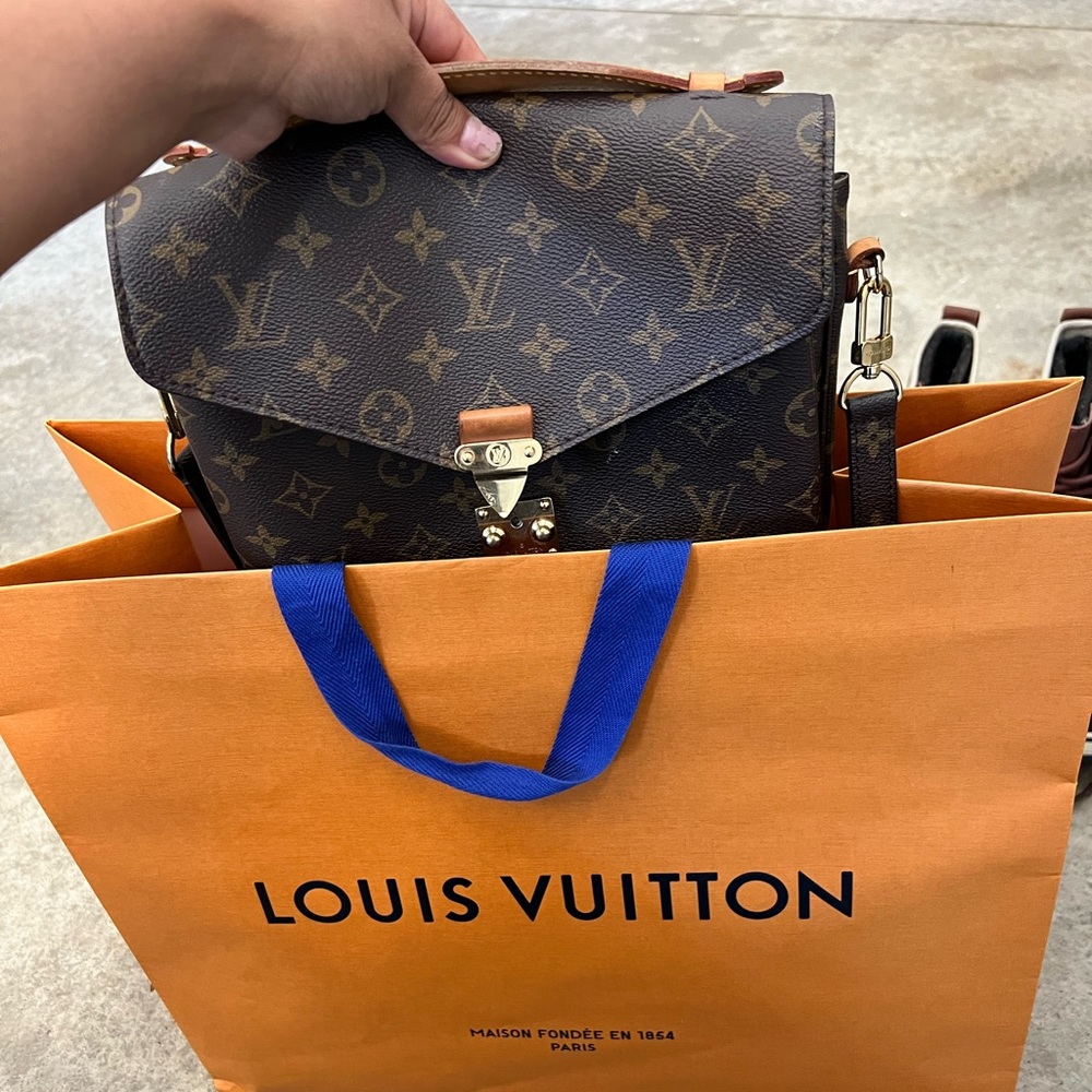 Louis Vuitton Porchette Métis